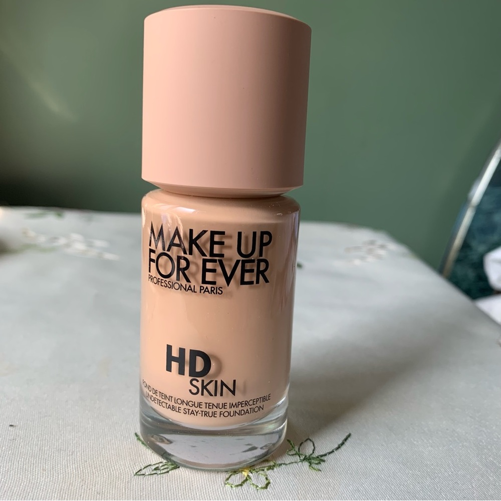 Make up forever foundation Undetectable Longwear HD